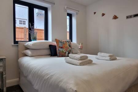 Beautiful Apartment Overlooking A Garden Londra Dış mekan fotoğraf