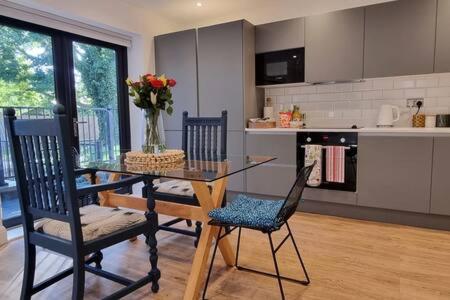 Beautiful Apartment Overlooking A Garden Londra Dış mekan fotoğraf